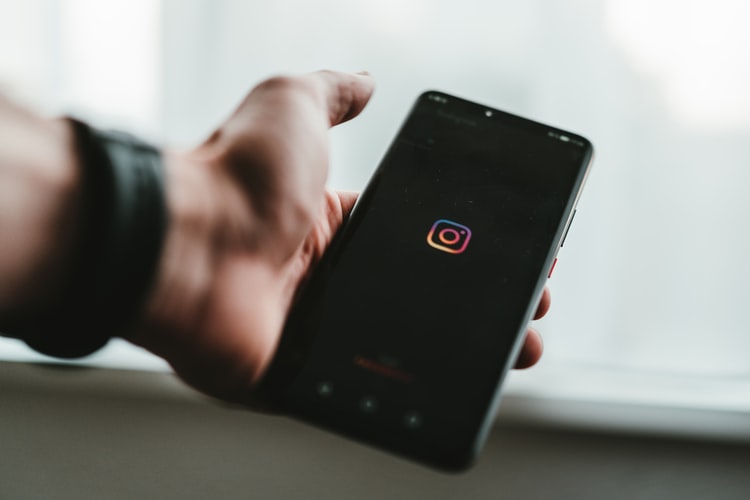how are businesses using instagram as a social e-commerce platform
